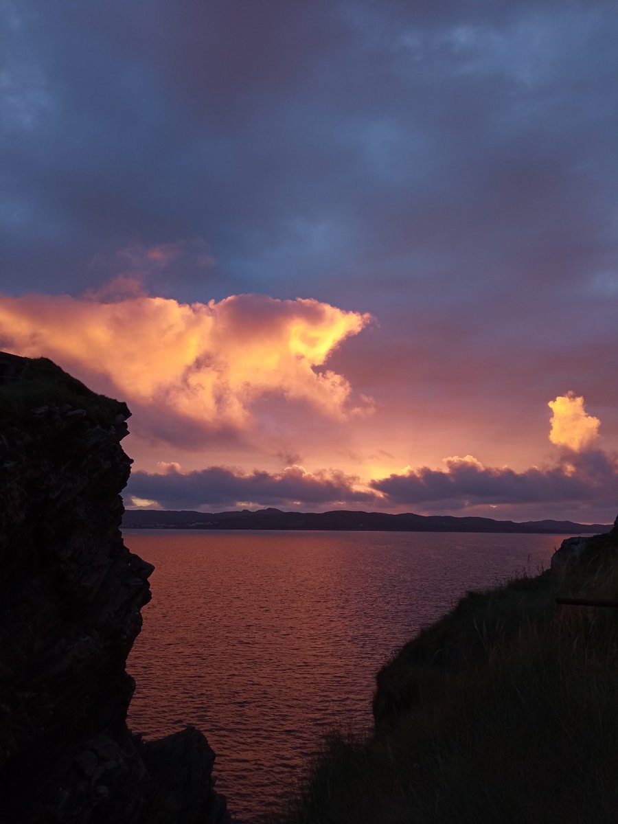 glossop1906's tweet photo. Sunset at Dunree Head, Inishowen. #summer #Ireland #heatwaveireland #donegal #coast https://t.co/1DNJ3vDKE9