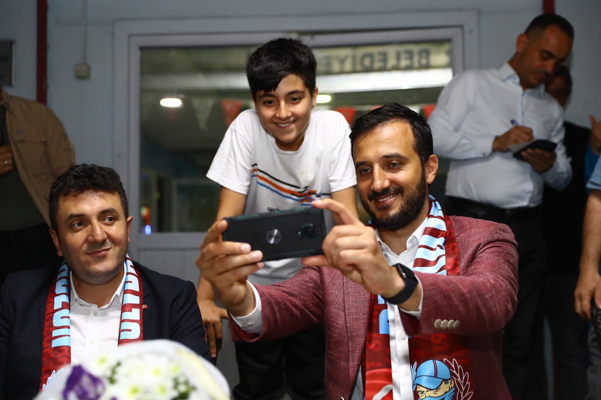 ACebbarHOROZ's tweet photo. Bize her yer Trabzon 😊
Bağcılar Trabzonlular Derneğine davetleri, içten karşılama ve misafirperverlikleri için teşekkür ederim. https://t.co/eJ6xWw3AwE