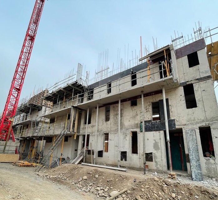 ServiuRM's tweet photo. Proyecto Habitacional Campo Lindo 🏗🏘

Próximamente será el hogar de 84 familias de #Peñalolén. A la fecha lleva un avance de obras de un 44%.
Las viviendas estarán constituidas por 3 dormitorios, además de estar-comedor, cocina con logia y baño. https://t.co/PN9MrxwDRW