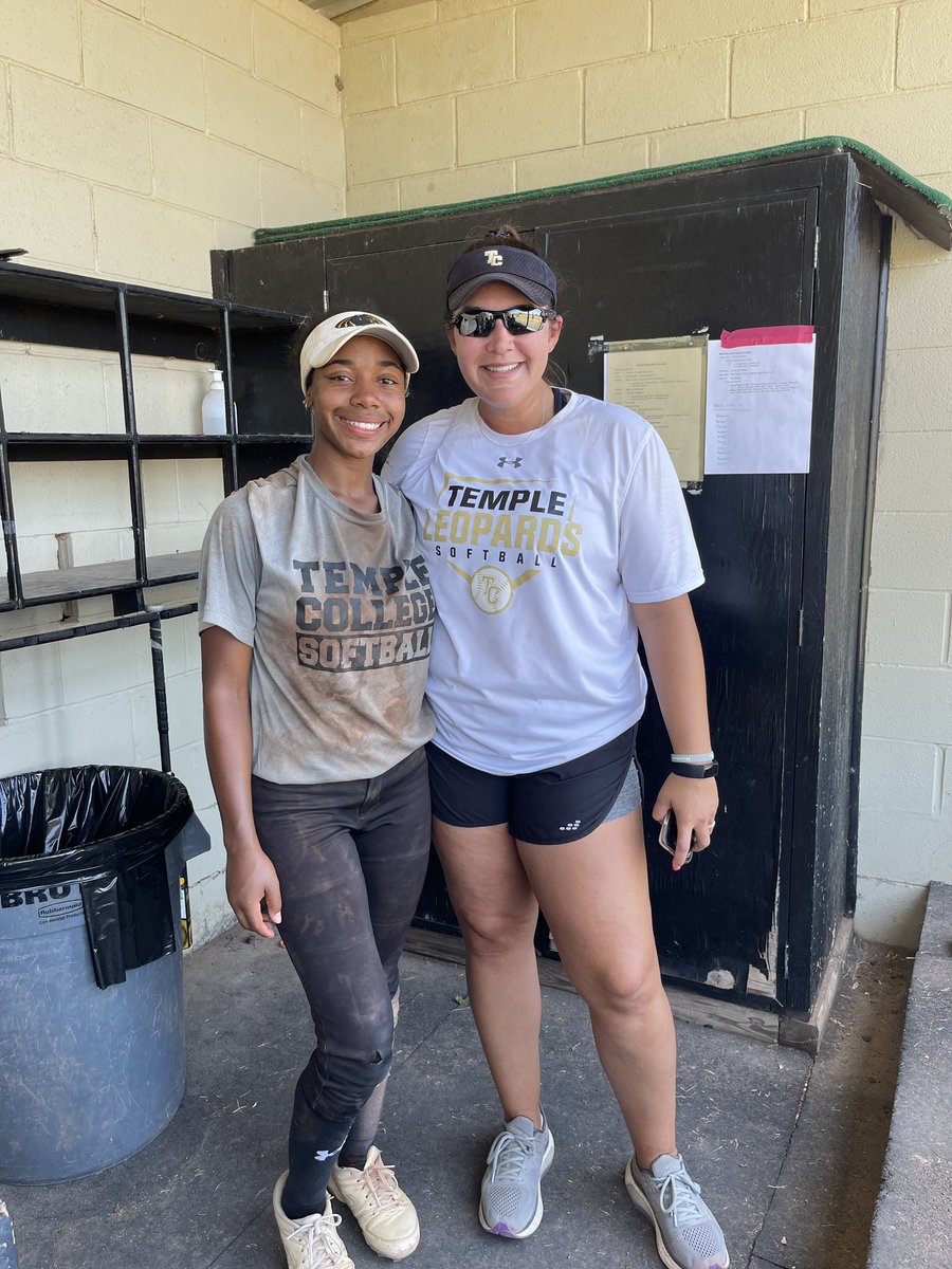 marli_kennedy's tweet photo. Had another great camp with Temple College! Thank you so much for the invite🐆🖤! #yahleps @SoftballTemple @AFNational2K24 @planoeastsb @Gosset41 @KennyMatthews @SnapMyAd https://t.co/bEoVFIFfOq