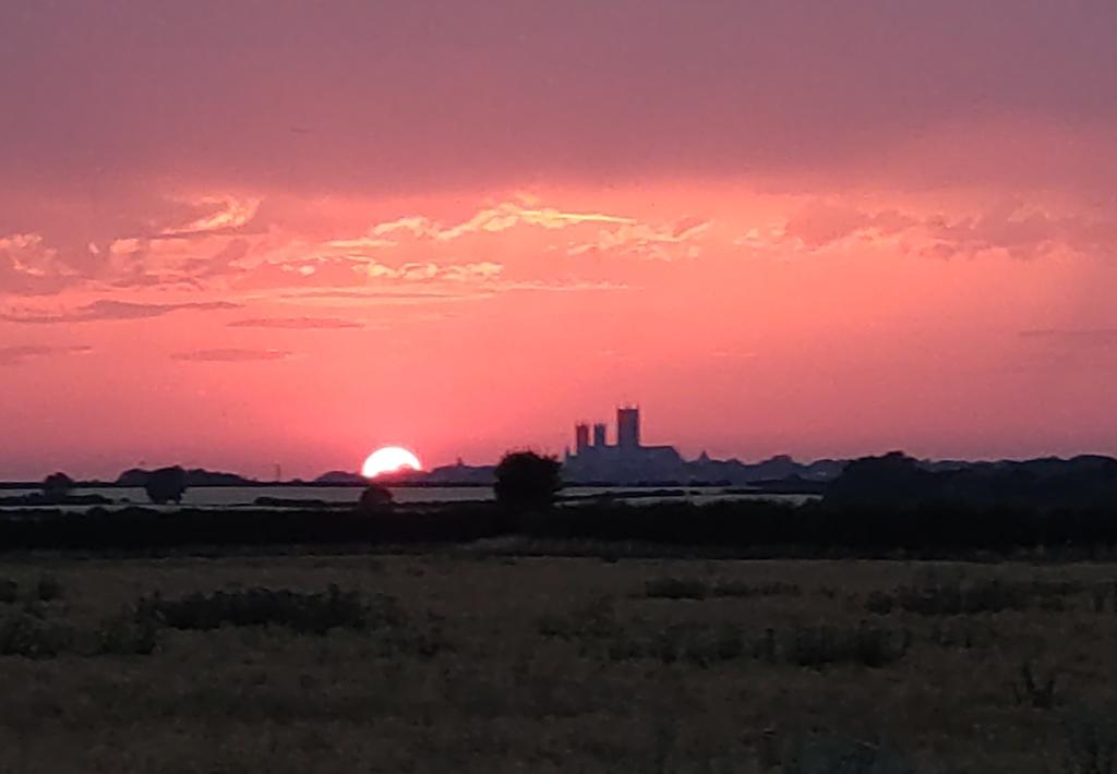 #sunset #Lincolnshire #heatwave @LincsSkies @JonMitchellITV @Hudsonweather @looknorthBBC