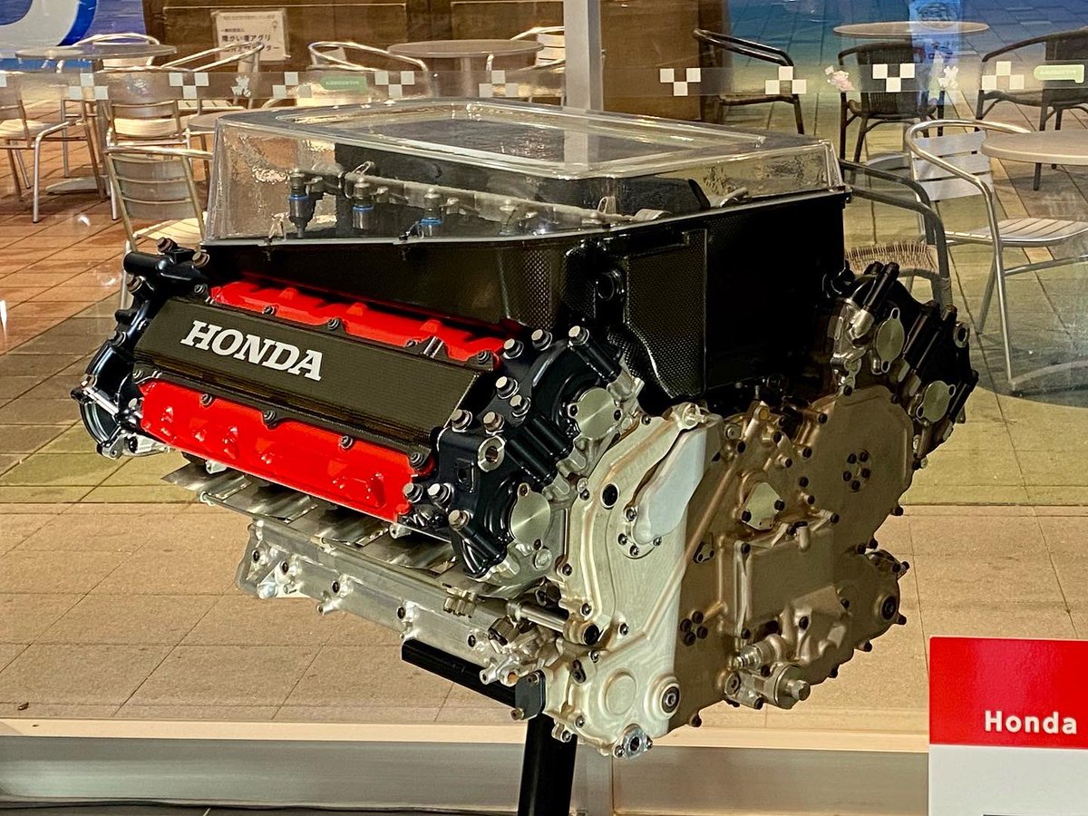 bpsrr4851's tweet photo. RE004E
V型10気筒・90度3,000cc.
最高回転数 19,000回転以上
最大馬力 900馬力以上
B・A・R・ホンダ006に搭載
#honda #f1engine https://t.co/jipZWadeFQ