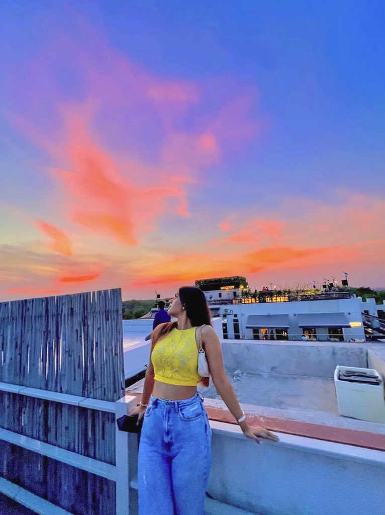 jaanvi_rathi's tweet photo. woke up and chose pinterest aesthetics🫶🏻 https://t.co/5NArRHBpko