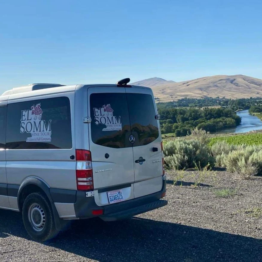 ElSommWineTours's tweet photo. All you really need is just an #ELSOMMPartyOf2 to have a good time! Thanks Noelle and Bobbi.✌🏾🚍🍷 #ELSOMMGirlsTrip #Cheers @FidelitasWines @hedgeswine @KionaWine #RedMtnAVA #TriCitiesWA #WineTours🍷 #WineTourism #WAwine #ELSOMMWINETOURS #WeTourDifferent #AGlassIsFullCompany https://t.co/daCvpxyc2p