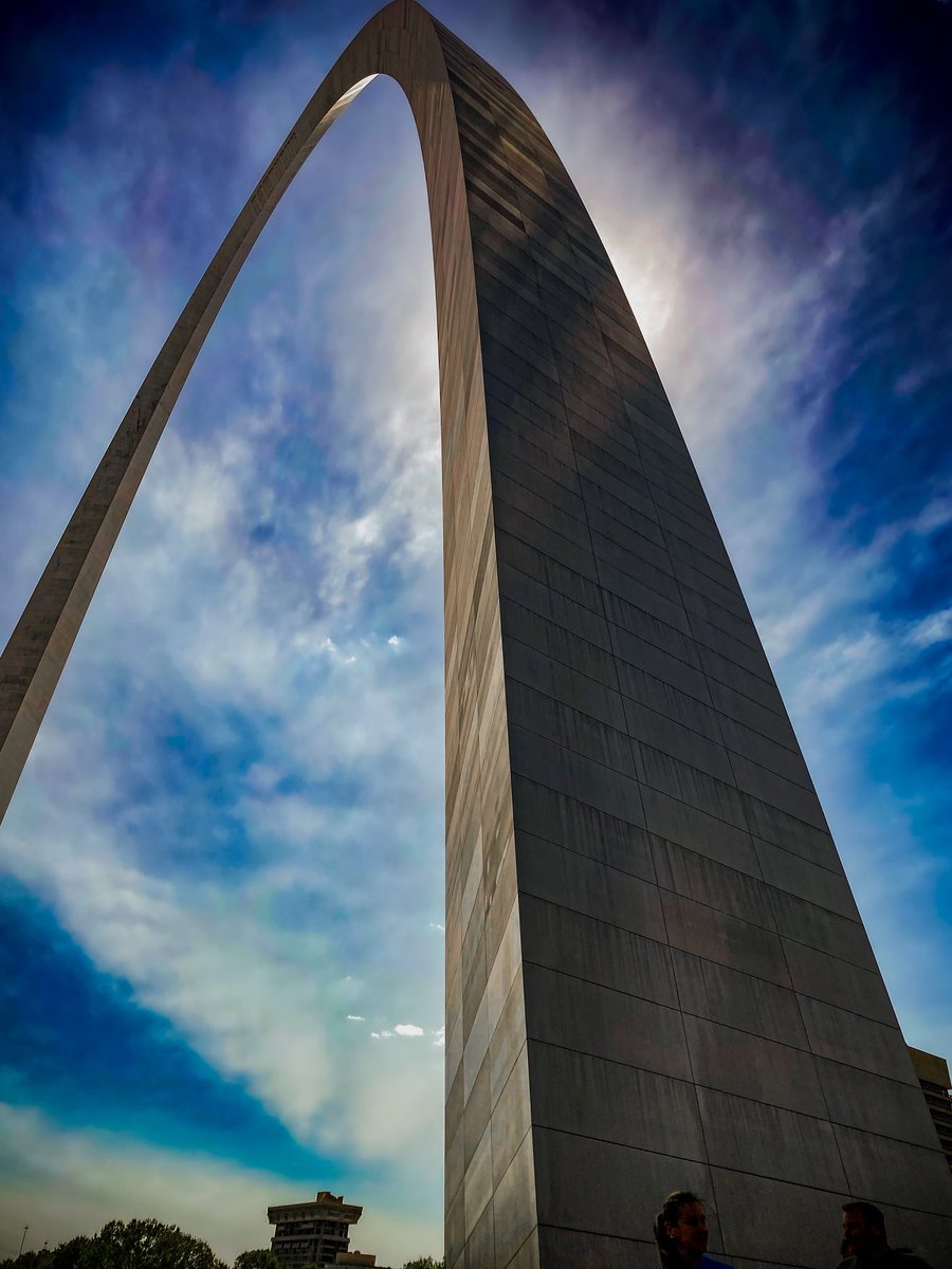 Lit_Rich36's tweet photo. Gotta love visiting the hometown. #StLouis #STLARCH https://t.co/bXnqraW98y
