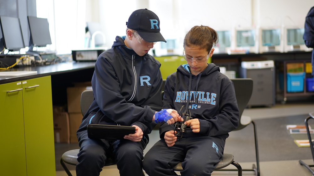 RowvilleSC's tweet photo. Check out our #rowvillesecondarycollege Year 7 students having a blast at the Mission to Mars Challenge at #KIOSC . Walking on Mars with VR, programming and flying drones! They also had to create a sustainable habitat to live in on mars. #onegreatschool #nurturingstrengths https://t.co/w9YEnpGRHS