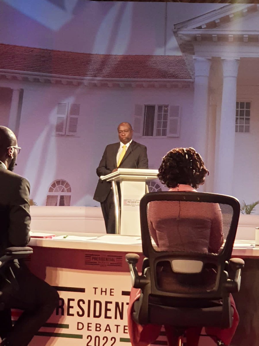 Yesterday's #DeputyPresidentialDebate2022;

1. @rigathi, Hasora, doesn't know the cost of Kerosene because he doesn't go to the Supermarket.
2. His earpiece failed to work when asked matter Corruption.
3. Couldn't answer about the source of his frozen money....