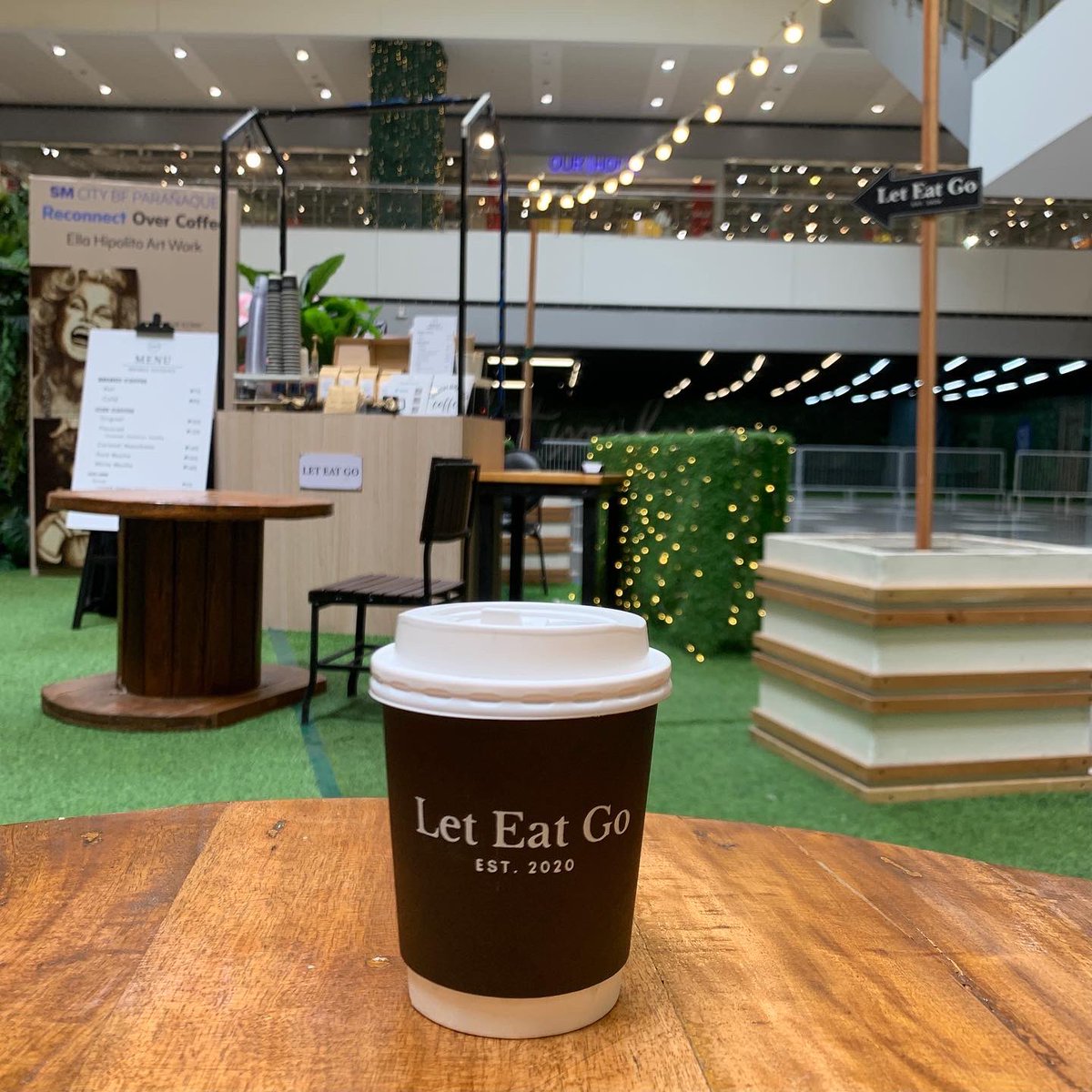 leteatgoph's tweet photo. Let Eat Go goes to @SMCityBF
Reconnect over a cup of coffee and celebrate #CoffeeFestAtSM ☕️
📍Mall Atrium, Ground Level, SM City BF Parañaque
#LetEatGo x #SMBF https://t.co/AhrnEy0S2n