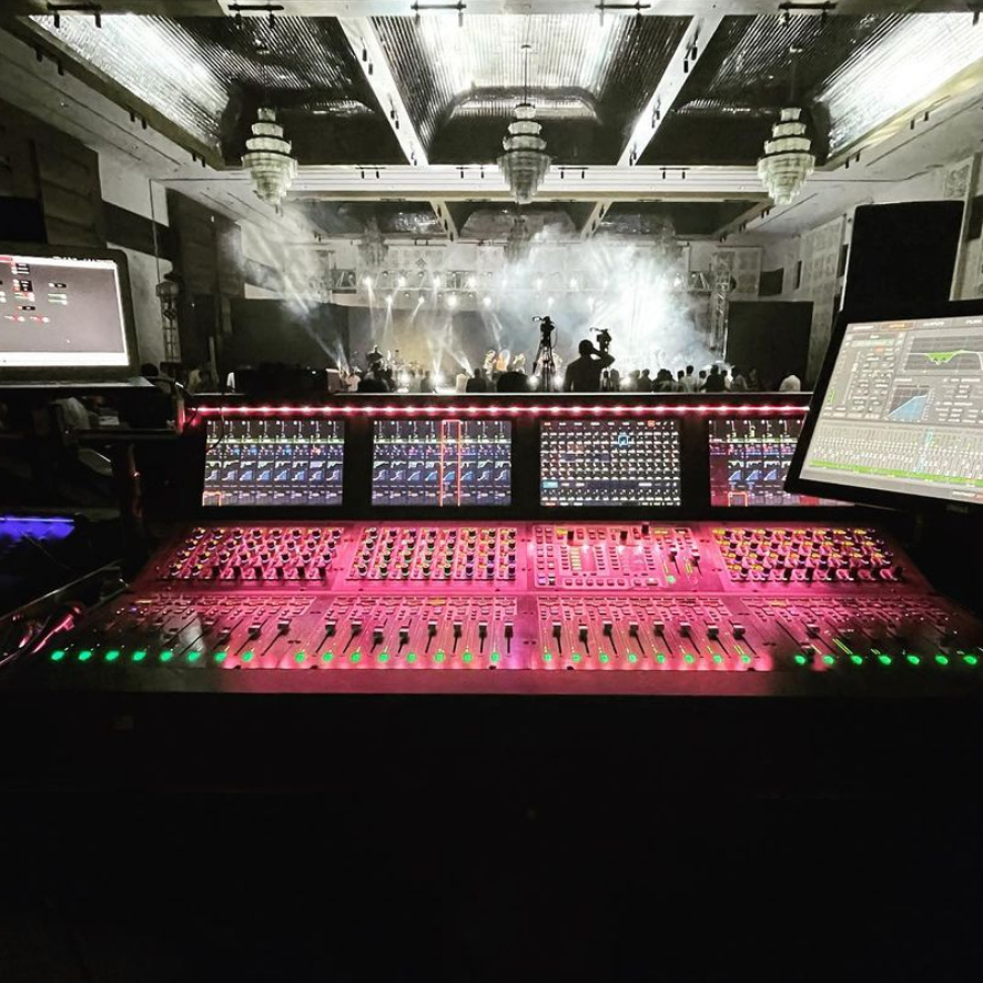 AvidLiveSound's tweet photo. ππ½ I love my job!
π· https://t.co/TwMp4kJcEi
βΆοΈ https://t.co/hElVavmyPd
#lovemyjob #lovemylife #lovemusic #livemusic #liveshow #avidconsole #avids6l #venues6l #avid https://t.co/ovtDPA0QTg