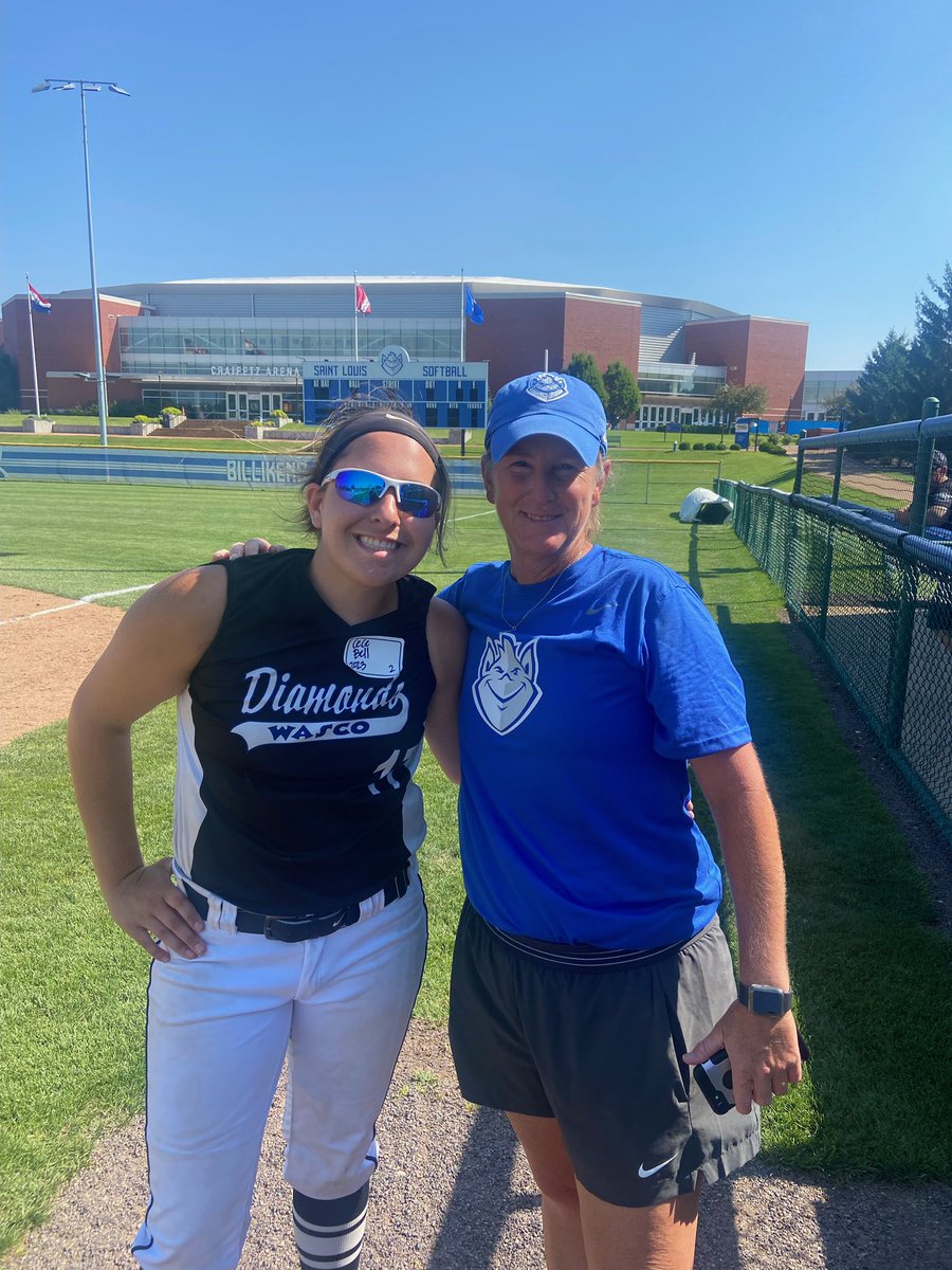 cecebell17's tweet photo. Thank you so much @CoachConnoyer , Coach Max and the rest of @SLUSoftball staff and players that helped run a great camp today! I had an amazing time learning new things about the game and life on campus! Cannot wait to come back! #rollbills @WascoDiamonds @WD16uSN @coach2morrow https://t.co/SXKSJBR3Vf