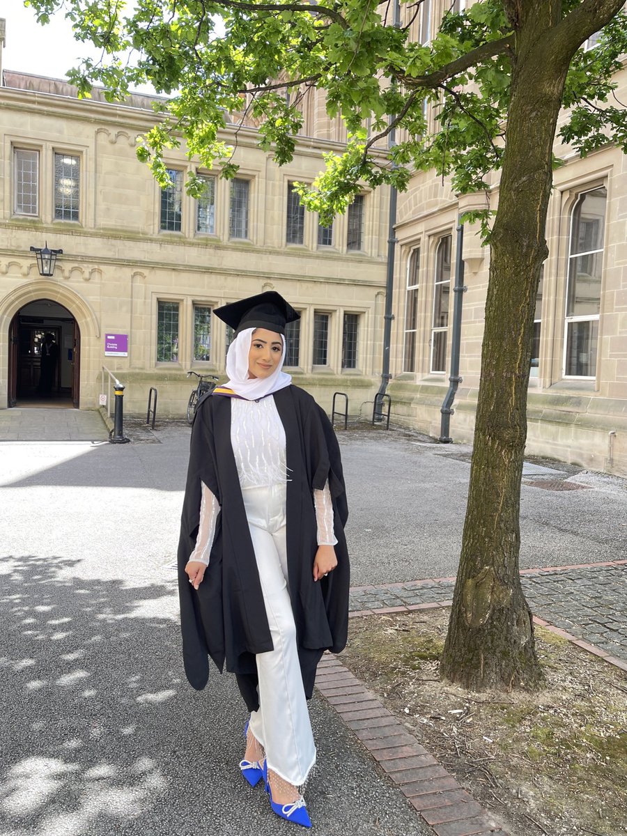 ___shifa's tweet photo. AAAHHH she a graduaaaaate Alhamdullilah https://t.co/jTB8FyAhzc