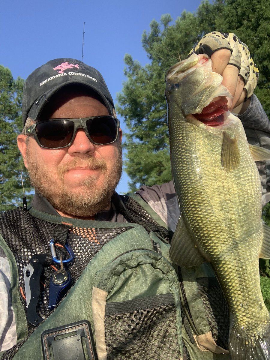 RB_Bassin's tweet photo. Found some of those “hot summer bass” today on #kylake. The @caneyfoutdoors #hobieproangler360 kept me in the right spots despite the winds. @Abu_Garcia and #meanmouthcustomrods got em in the yak. #fishmonkey #kayakkushion kept me comfy today. Till the next time! https://t.co/C2HY5mU44K