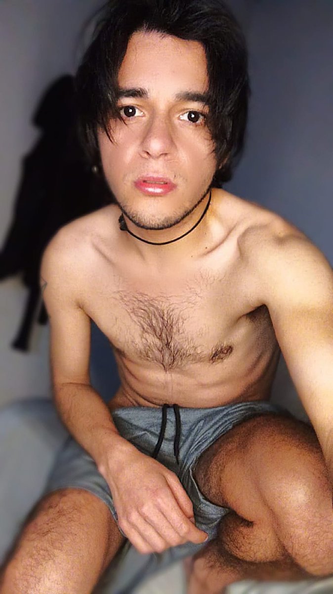 La melancolía y la sensualidad no me parecen ajenas. Se parecen mucho. Yo he crecido en la mescolanza de melancolía y sensualidad. Mis madres han sido mis primeras maestras. Y es que les agradezco, porque está mescolanza es la que mis clientes y amantes adoran de mi.
