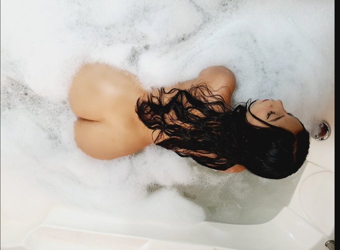 Lista para cumplir tus fantas&iacute;as 💋 💋 https://t.co/n7fXXQQxcA<a href="/tag/nuevafotodeperfil"class="tags"><span>#nuevafotodeperfil</span></a>