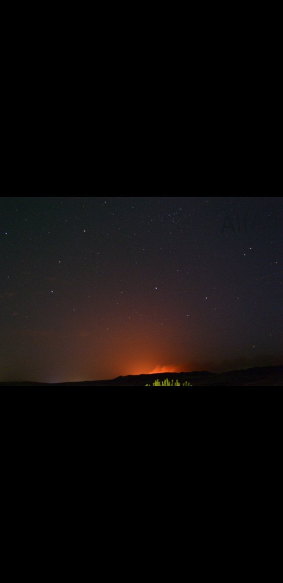 Así esta, y asi estaba con 24 horas de diferencia desde la Ermita de San Roque de Calatayud #IfAteca . Fina lluvia de cenizas por Calatayud y llegando el fuego a Terrer.