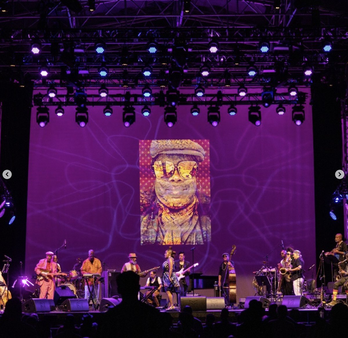 On Sunday, we celebrated the life and legacy of musician and writer Greg Tate with @burntsugararkestra and @Photoville presented a pop-up exhibition in honor of Tate. 

My portrait of Greg Tate was looming over the stage from behind everyone. <3
