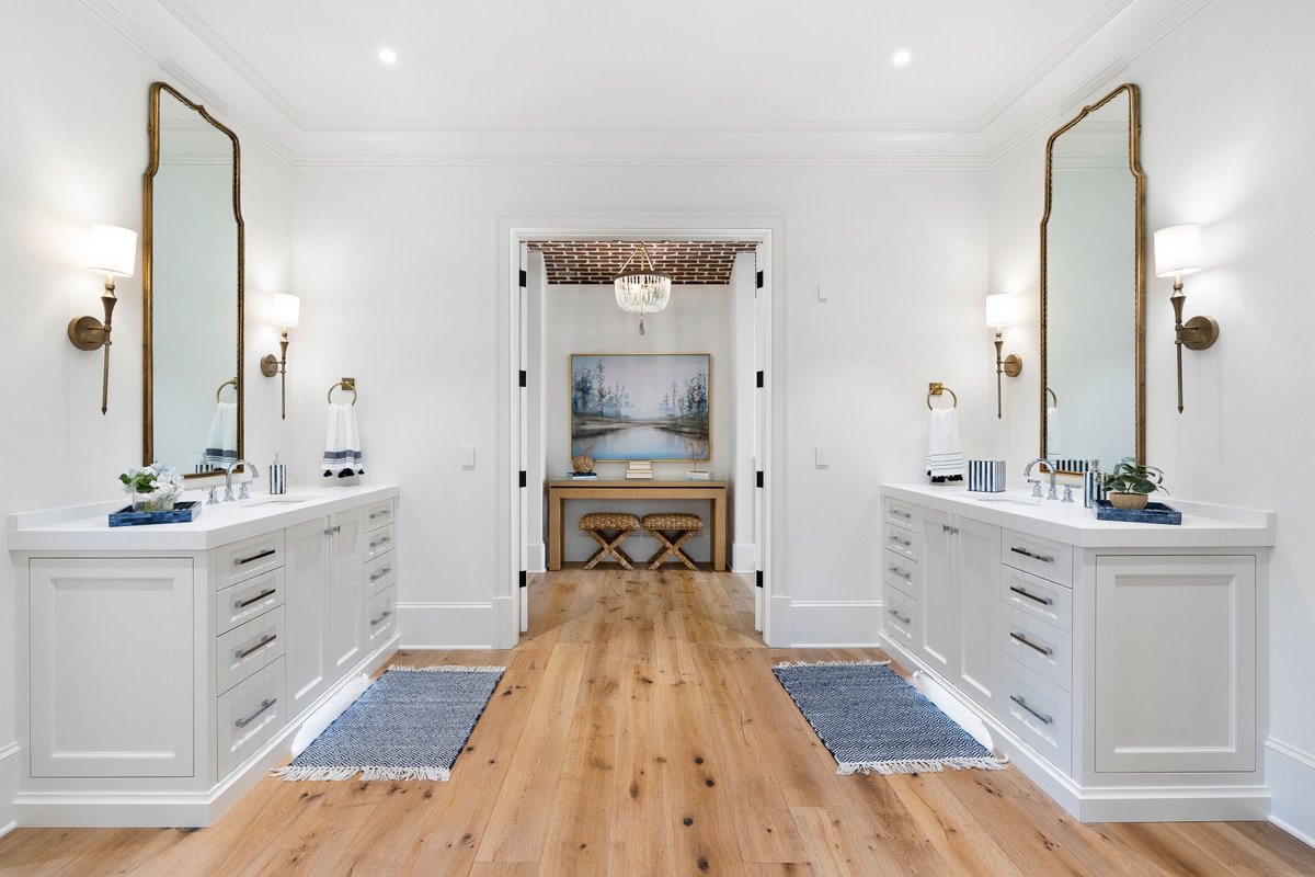 keystonemillw's tweet photo. GLAM FOR TWO. Thereβs no better way to create a statement than duo vanities. Would you add anything else to this space? Let us know your ideas below!
#keystonemillworks #bathroomvanity #customvanity #customcabinetry #bathroomdesign #bathrooms #homedesign #interiordesign https://t.co/1sgulUhvU4
