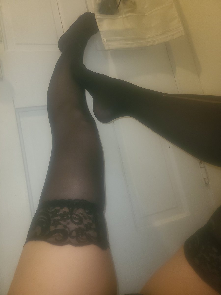 CLynne143's tweet photo. Foot pics 3$, underwear pics 4$ bra pics 2$, foot video 8$ for my first week on Sented Pansy @CLynne143 charlielynne143 #feet #socks #hosiery #bootyShorts #Skinnythick #sented https://t.co/9805pFLx5g