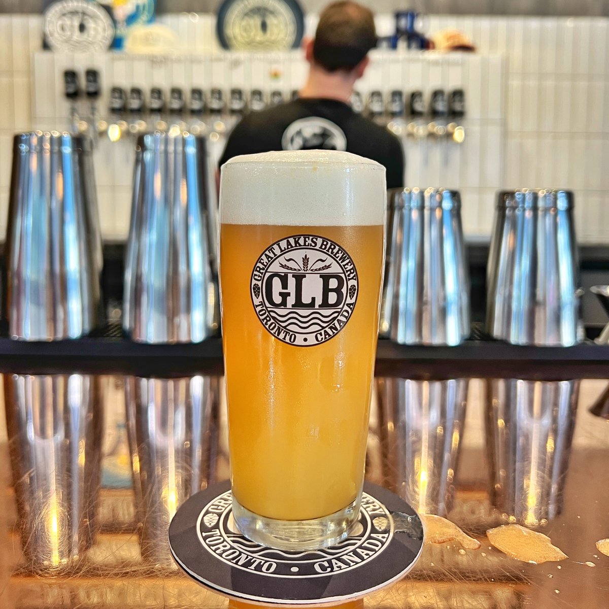 🍺 Just Tapped 🍺
Meanwhile... Down in Moxee NEIPA (GLB Brewpub Brewed!)
6.5% abv
Expect those bold melon and stone fruit notes you love from Moxee with the same refreshing bitter finish.

#FreshGLB #TorontoDrinks #GLBBrewpub