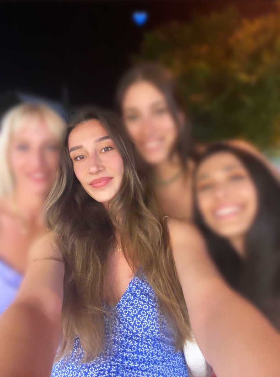picsofhande7's tweet photo. Gel biziimm buralaraa ortalıkk karışsıın😂💙 @handebaladin https://t.co/OUXa46EnrX