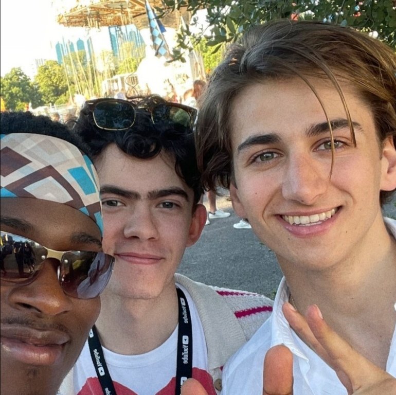 hourlybash's tweet image. 