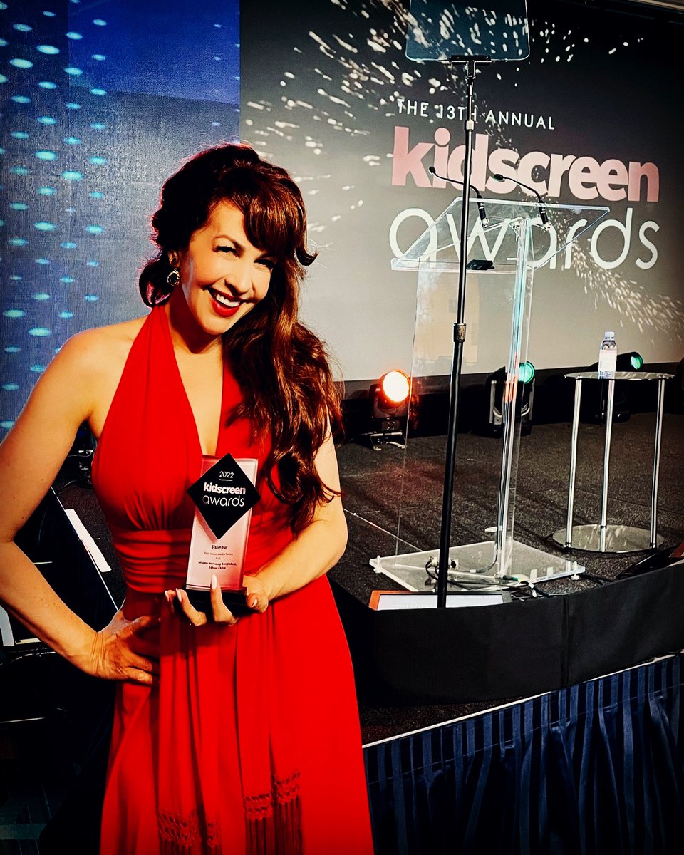 I had SO much fun hosting the @kidscreen Awards at @InterConHotels #Miami tonight! CONGRATULATIONS TO ALL OF THE NOMINEES AND WINNERS!!! Now I need #miamirestaurant recommendations! Resy #vintagegown #70scouture #kidscreenawards2022