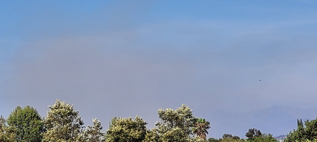 katgonzales77's tweet photo. #anzafire seen from Redhawk in South Temecula. Three support tanks in the air. #Temecula #brushfire @CALFIRERRU https://t.co/WAdlxWXIaR