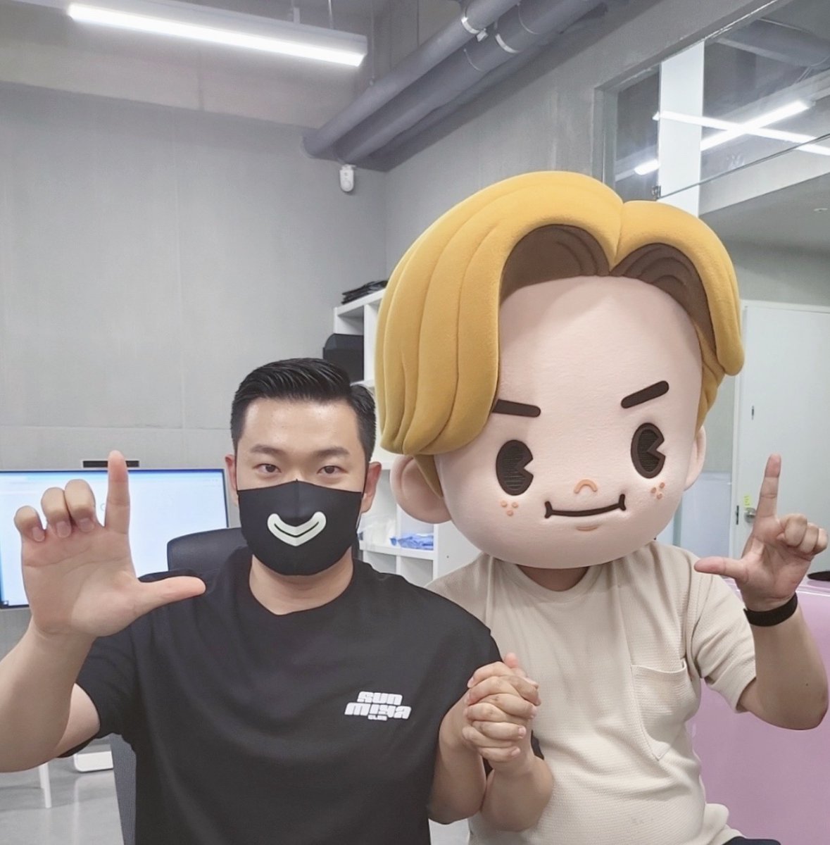 Cheetoss_JL's tweet photo. 🥳로콘 커뮤니티 10K 돌파!!! 🥳
로콘 커뮤니티의 10K 돌파를 축하합니다!!!
이 모든건 올챙이배 폴로콘 덕분이 아닐까여?
20K를 넘어 100K까지 거침없이 가즈아~
https://t.co/6Lhyq9R63m
@PAULLOKON @shangom_hodl @rlabulls
#LOKON #LOLUB #LokieLokie https://t.co/GJiEbG1uRJ