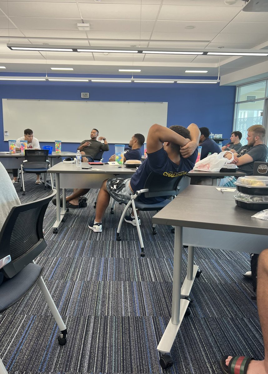 HunterBivin's tweet image. Several @NDFootball guys are taking the inaugural “Life Beyond College” career exploration course this summer led by @NDcareer’s James Biddick. @Marcus_Freeman1 was tonight’s guest lecturer emphasizing relationship based leadership and preparation for the real world. Pretty cool.