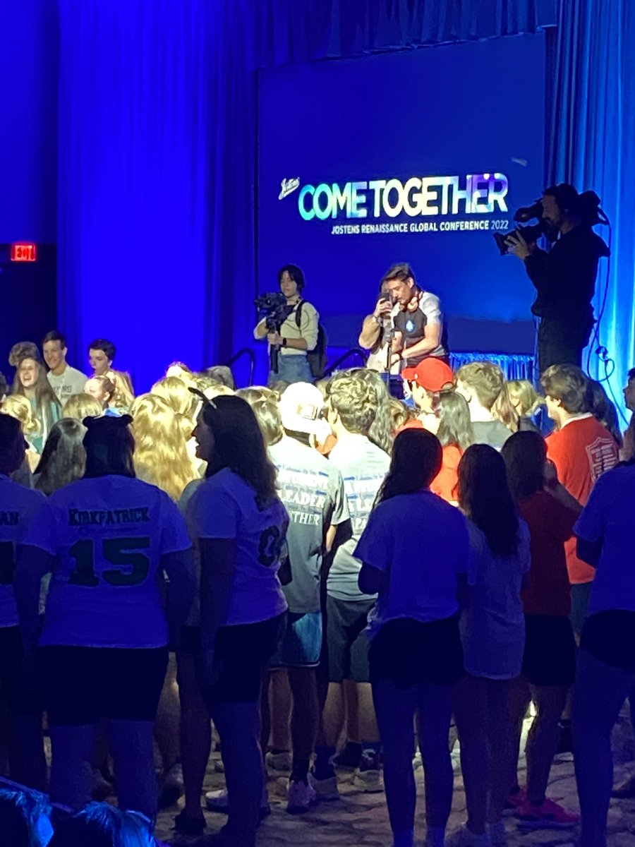 mendi_camacho's tweet photo. Seeing this girl do her thing for Jostens at #JRGC makes me so proud. @_oliviacam https://t.co/dvnr5ZcvKr