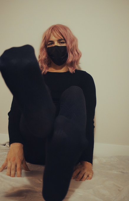 1 pic. Want to play with my nylon feet?

#femboy #nsfwtw #onlyfans #onlyfanspromo #sissybois #sissy #femboi