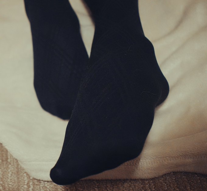 2 pic. Want to play with my nylon feet?

#femboy #nsfwtw #onlyfans #onlyfanspromo #sissybois #sissy #femboi