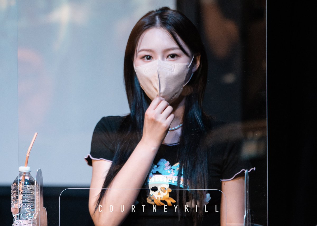 courtneykillx's tweet image. la fansign 
#SIYEON #시연 #드림캐쳐