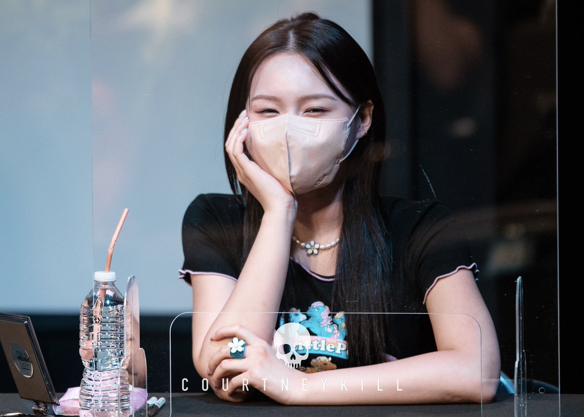 courtneykillx's tweet image. la fansign 
#SIYEON #시연 #드림캐쳐