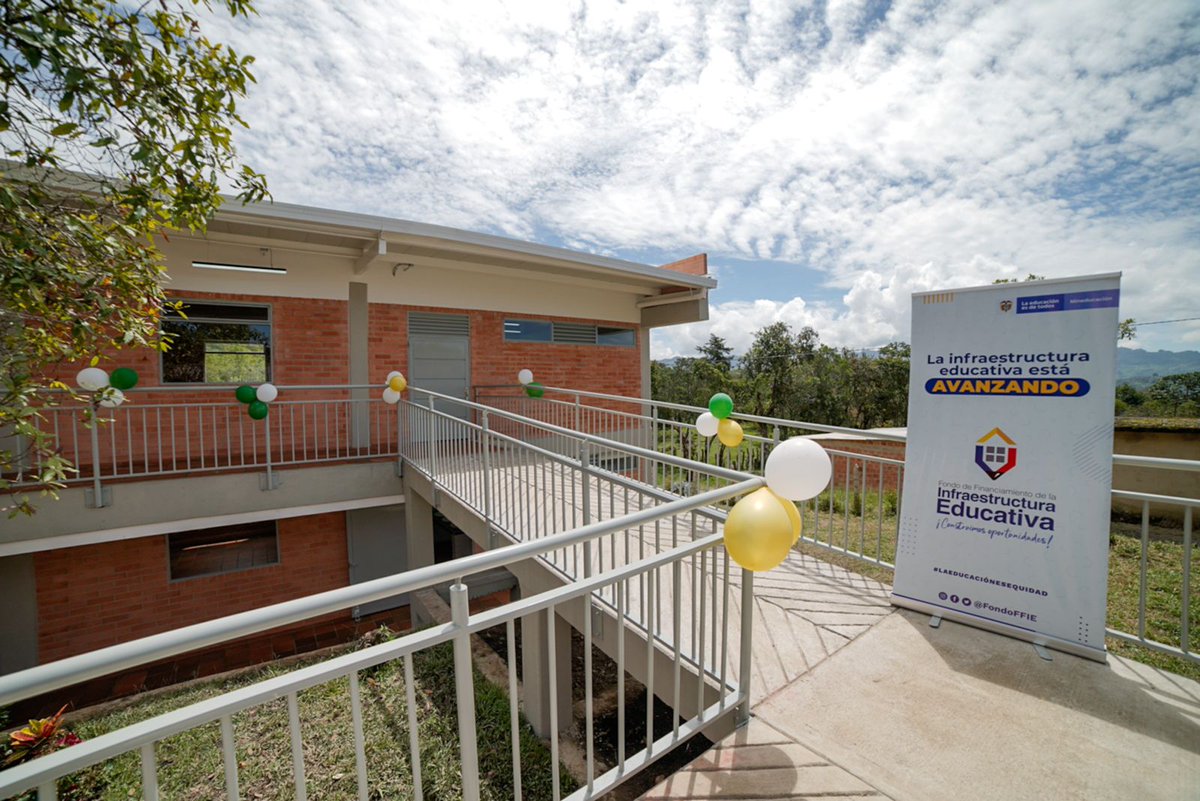 📑#EnLosMedios | Con la entrega de la residencia escolar IE Concentración de Desarrollo Rural en #Bolívar, Santander, se benefician 191 estudiantes. Conoce más información en esta nota de <a href="/PalabraMaestra/">Palabra Maestra</a>🗞️. ➡️ bit.ly/3RLAqhl
#ElPaísQueConstruimos 🇨🇴🎉