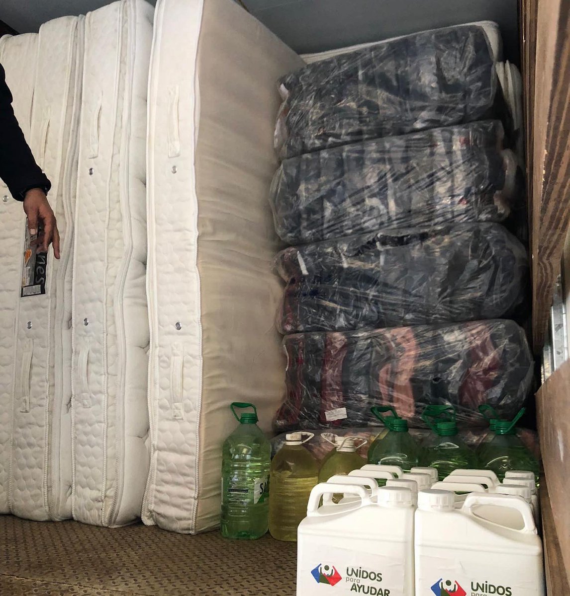 En el día de hoy llenamos un camión con 50 colchones, frazadas e hipoclorito que fueron donados a través del Sinae a Paysandu a los damnificados por el temporal. Agradecemos a Regency Hotel y Alliance por las donaciones para que podamos seguir ayudando a quienes más lo necesitan.