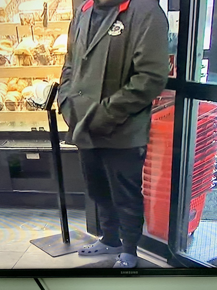 fatboy_ant's tweet photo. @AviKaner #mortonwilliams security’s crocs aren’t even in sport’s mode to catch anyone. https://t.co/M5mhmdBPSs