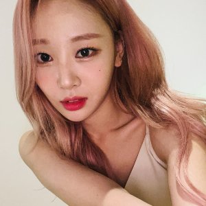 7eojins's tweet image. [220720]
8:23:32 AM KST
HSY has uploaded a new profile picture!