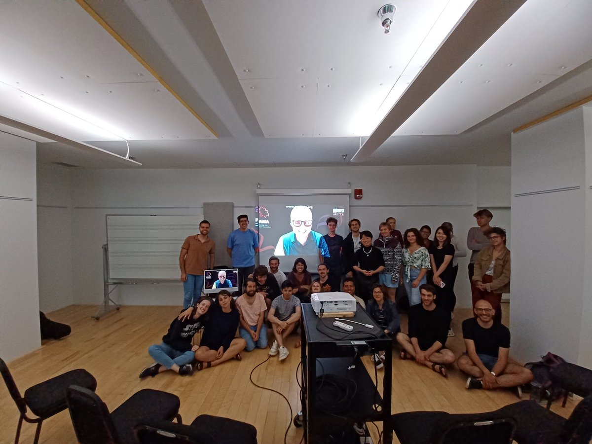 Merci à Dr. Chong pour sa présentation informative sur la santé physique des musiciens et musiciennes la semaine dernière!

Thank you to Dr. Chong for his informative presentation on musician physical health last week!