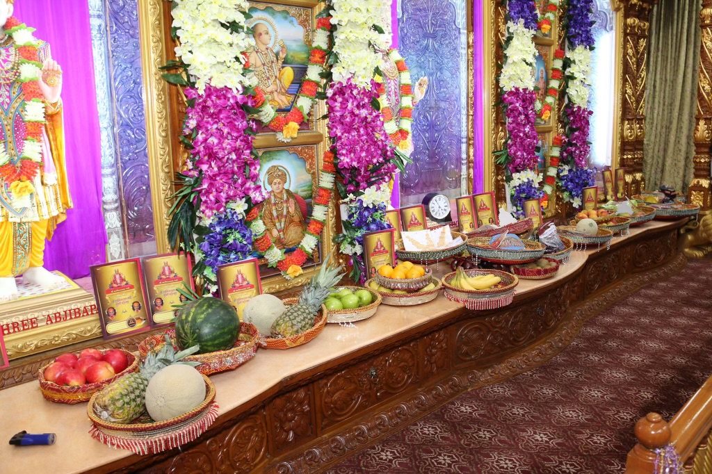 SGadiNewJersey's tweet photo. Devotees from #SecaucusTemple are excited for the Shree Swaminarayan Gadi Suvarna Mahotsav (September 19-25, 2022 - Maninagar, India)
#SGadi50 #SwaminarayanGadi #SuvarnaMahotsav #Swaminarayan #SGadiNorthAmerica #SGadiFamily https://t.co/PnGYNmRBBB