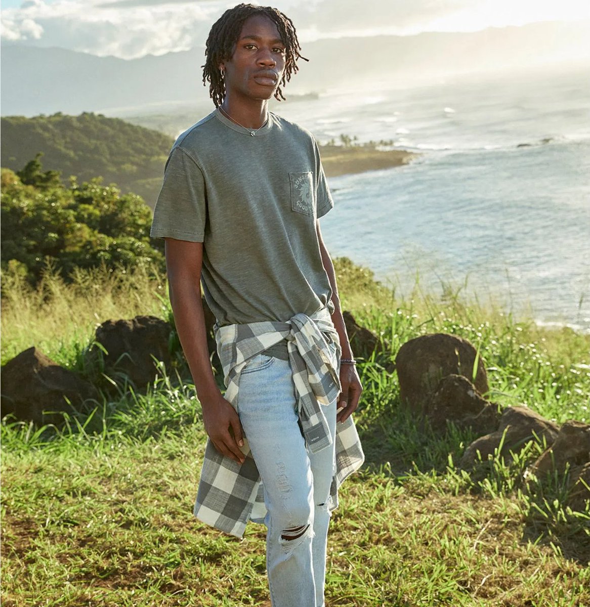 ¿Sabías que en la fabricación de cada jean usamos un promedio de 5 botellas de plástico recicladas? 😎