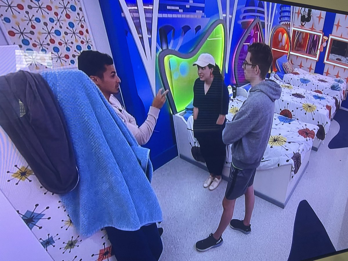 bootichow's tweet photo. Joseph trying to save his lover. ❤️#jooch #BB24 https://t.co/vhwTyasDce