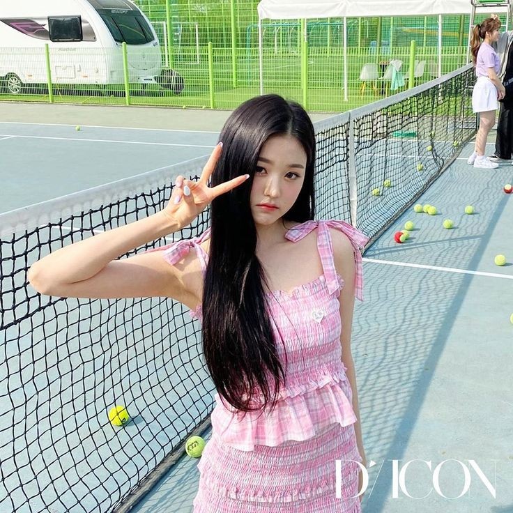 Wonyloop's tweet photo. Pink Wonyoung
#WONYOUNG https://t.co/v01H1K2z1x
