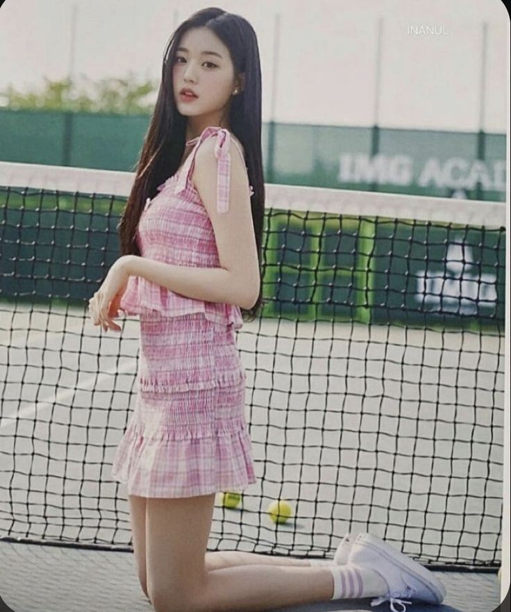 Wonyloop's tweet photo. Pink Wonyoung
#WONYOUNG https://t.co/v01H1K2z1x