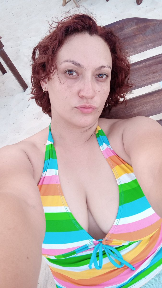 gabiotasecas's tweet photo. Doña graby en la playa!!😊😊 https://t.co/SBEFFD3oII