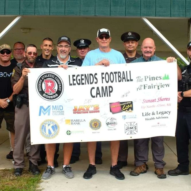 ChadJk's tweet photo. Legends Football Camp 🏈 https://t.co/BqbrLInW4k