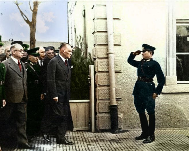 tonjukuk's tweet photo. "Bir Arap binbaşının 'Kavm-i Necip evladına nasıl kötü muamele yaparsın' diye tokatladığı bir Anadolu çocuğunun iki damla gözyaşında Türklük şuuruna erdim. Ondan sonra Türklük benim derin kaynağım oldu. Hayatta yegane servetim Türklükten başka bir şey değildir."

💬Başbuğ Atatürk https://t.co/PrzOzz8VV7