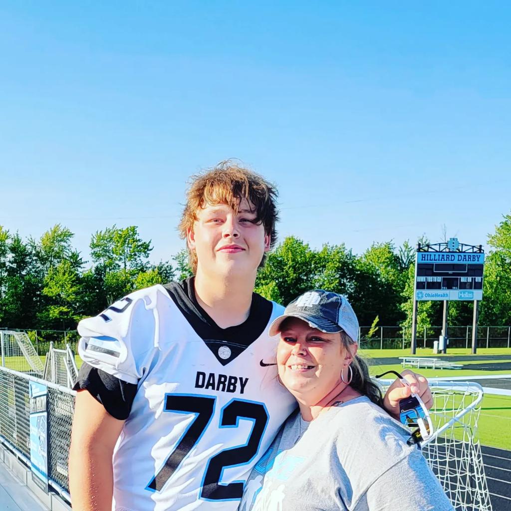 Mom2Boyz0406's tweet photo. Another year another meet the team!!! #MyLineman #MyCenter #MyLongsnapper #72 @HDarbyFootball https://t.co/l3XJ9F8esl