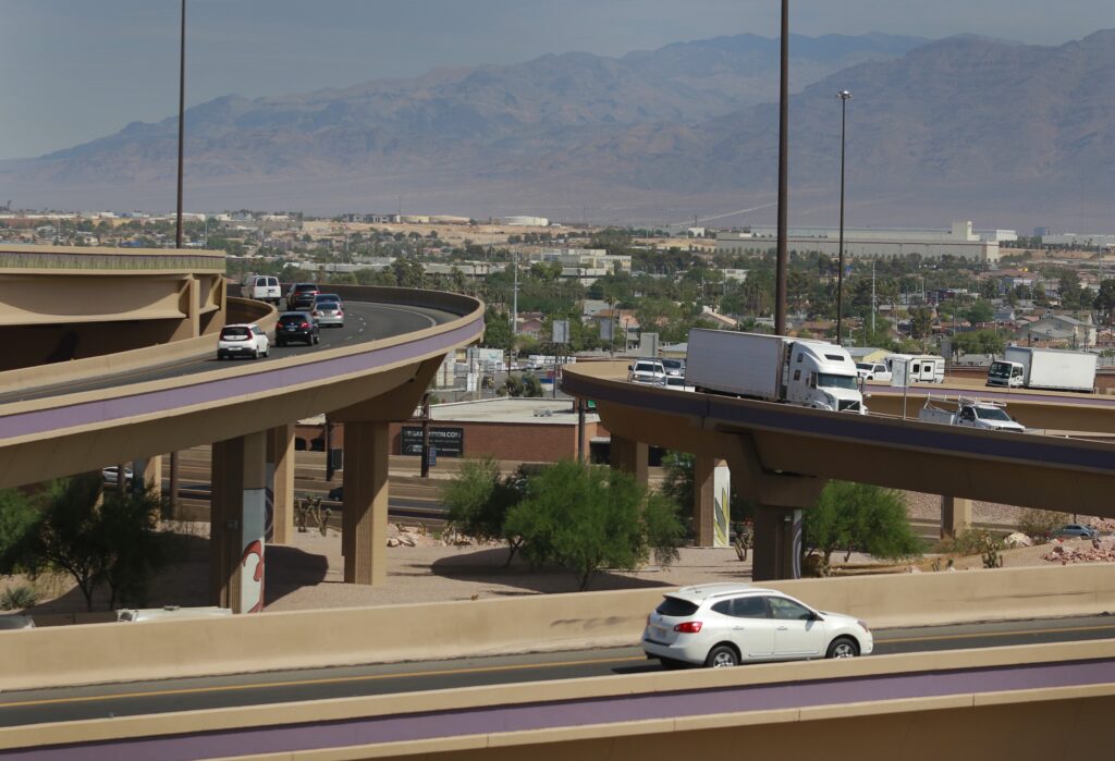 🌬️ Citizen scientists, Latino residents to track air quality in East Las Vegas  - Nevada State News buff.ly/3yNF8T4