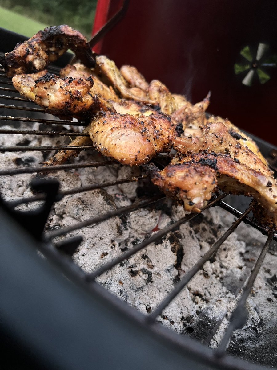 Life is about decisions. I chews wings!#BBQ #Grilling #Foodie #Foodporn #Chicken #Wings #Cook #Dinner #FYP #Trending #Twitter #photooftheday #eat